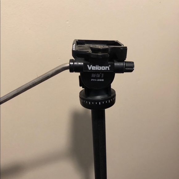 Velbon Tripod - Picture 2 of 3
